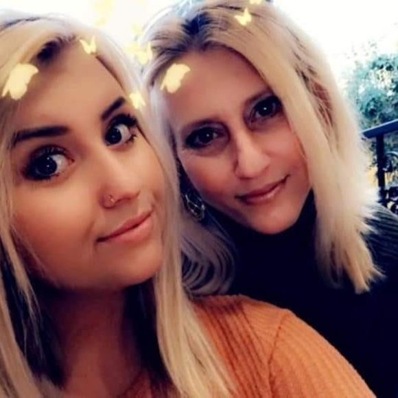 Meet your Posher, Debra - Picture 1 of 1